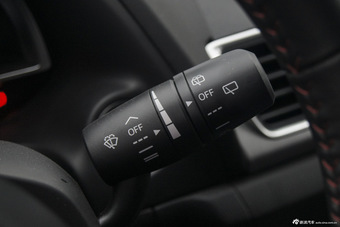 2016款马自达3昂克赛拉2.0L自动两厢旗舰型