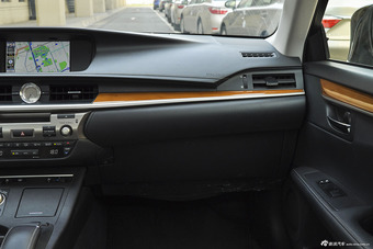 2014款雷克萨斯ES250自动豪华版