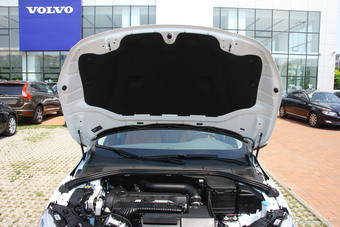 2015款沃尔沃S60L 2.0T T5 智驭版到店实拍