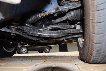 2015款吉利英伦C5 1.5L自动三厢尊贵型