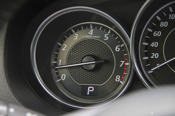 2015款阿特兹2.0L自动蓝天豪华版