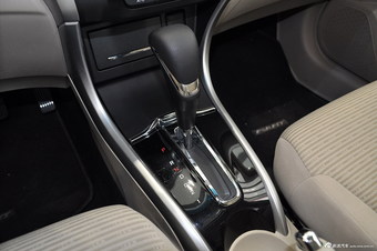 2013款凌派1.8L自动豪华版 探戈红