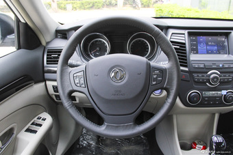 2016款风神A60 1.5L手动尊贵型