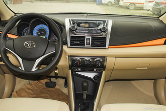 2016款YARiS L致炫1.5L自动劲速版