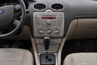 2013款福克斯三厢经典