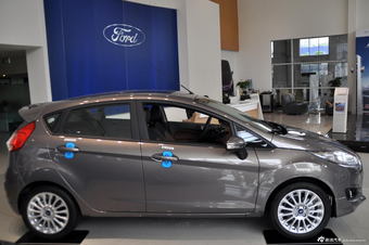 2013款嘉年华两厢