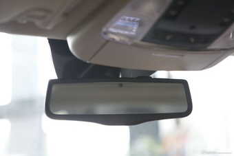 2013款克莱斯勒300C 3.6L自动尊享版