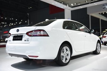 2015上海车展：奔腾B90