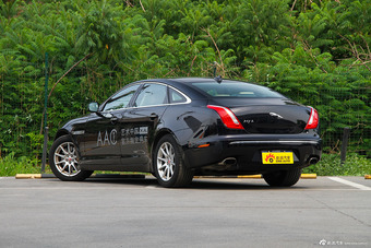 2015款捷豹XJL 2.0T两驱典雅商务版