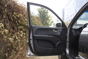 2013款狮跑 2.0L自动两驱DLX