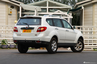 2015款陆风X8探索版2.0T汽油四驱超豪华型