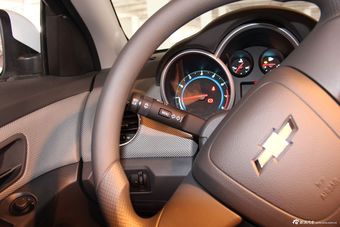 2012款科鲁兹1.8SE手自一体舒适版