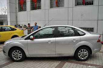 2013款福克斯三厢经典