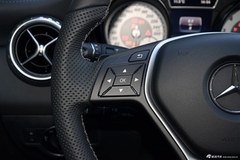 2016款奔驰GLA级 GLA220 2.0T自动 4MATIC豪华型