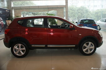 2012款逍客2.0L两驱CVT XV雷