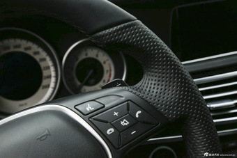 2015款奔驰E400L 3.0T自动豪华型4MATIC运动轿车