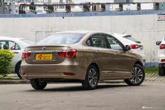 2016款风神A60 1.5L手动尊贵型