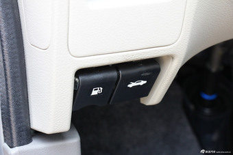 2014款NV200 1.6L CVT尊贵型国IV到店实拍