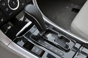 2014款奔腾B90到店实拍