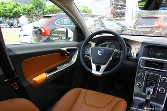 2015款沃尔沃S60L 2.0T T5 智驭版到店实拍