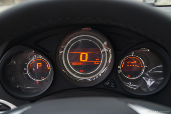 2015款雪铁龙C4L 1.2T自动豪华型