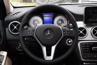 2015款奔驰GLA200时尚型