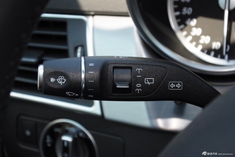 2015款奔驰ML320 4MATIC