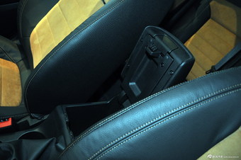 2014款英朗XT 1.6L自动时尚型 天际蓝