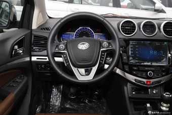 2015款比亚迪S7升级版1.5T手动尊贵型