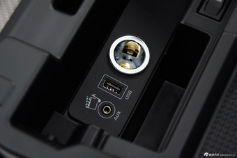 2015款路虎揽胜运动版SVR