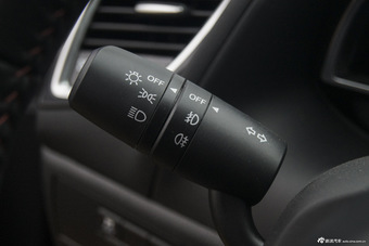 2016款马自达3昂克赛拉2.0L自动两厢旗舰型