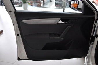 2013款朗行1.6L自动风尚型 雅致白