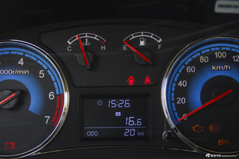 2016款风光370 1.5L手动精英居家版7座