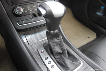 2014款荣威550 Plug-in插电式混动