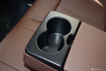 2016款奔腾B90 1.8T自动尊贵型十周年纪念版