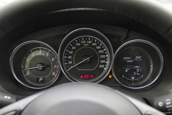 2015款阿特兹2.0L自动蓝天豪华版