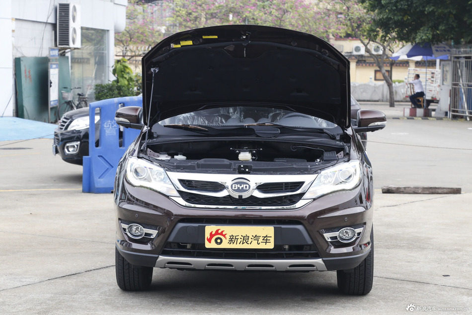 2015款比亚迪S7升级版1.5T手动尊贵型