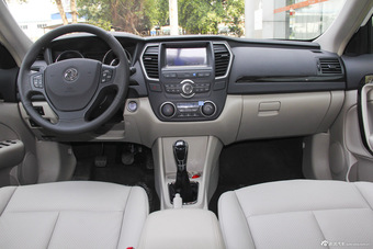 2016款风神A60 1.5L手动尊贵型