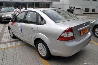 2013款福克斯三厢经典