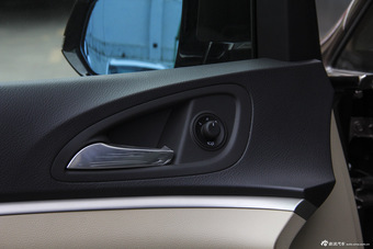 2014款GL8商务车3.0L自动GT豪华商务豪雅版