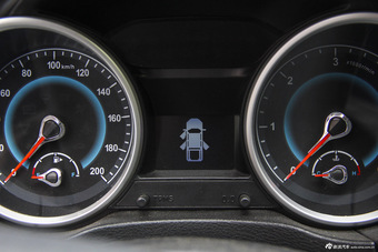 2015款骐铃T7 2.8T手动两驱尊贵版加长轴距JE493ZKQ4CB