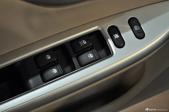 2013款凯越1.5L手动经典型 钛银