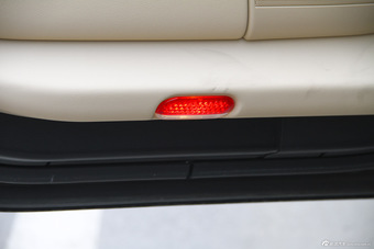 2015款捷豹XJL 2.0T两驱典雅商务版