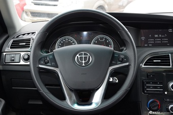 2016款中华V5 1.5L手动两驱运动型