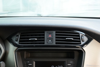 2016款海马M3 1.5L手动时尚型