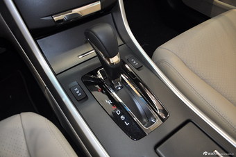 2014款雅阁2.0EXN豪华导航版 探戈红