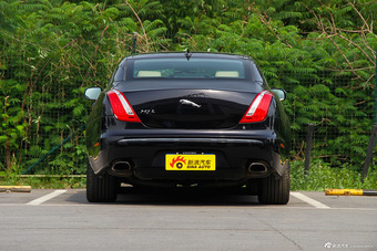 2015款捷豹XJL 2.0T两驱典雅商务版