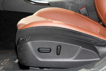 2014款君威GS 2.0T自动纵情运动版