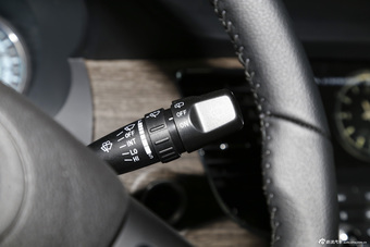 2013款瑞风M5 2.0T自动公务版