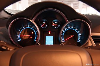 2012款科鲁兹1.8SE手自一体舒适版